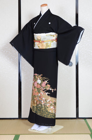 Japanese kimono. kimono for women. kimono female. black formal kimono. 