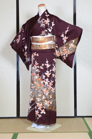 Japanese kimono. kimono for women. kimono female. houmongi kimono. tsukesage kimono.