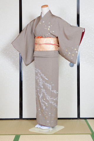 Japanese kimono. kimono for women. kimono female. houmongi kimono. tsukesage kimono.