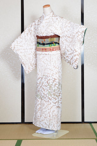 Japanese kimono. kimono for women. kimono female. houmongi kimono. tsukesage kimono.