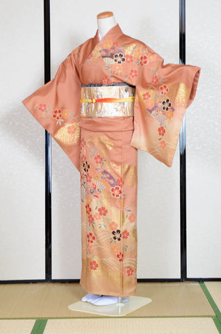 Japanese kimono. kimono for women. kimono female. houmongi kimono. tsukesage kimono.