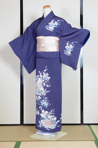Japanese kimono. kimono for women. kimono female. houmongi kimono. tsukesage kimono.