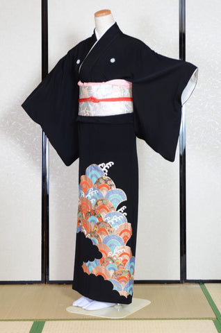 Japanese kimono. kimono for women. kimono female. black formal kimono. 