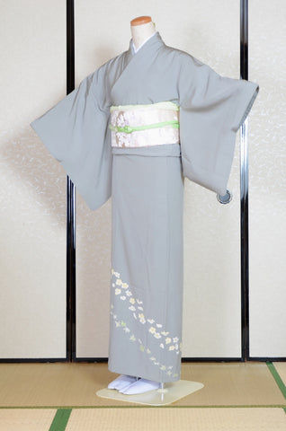 Japanese kimono. kimono for women. kimono female. houmongi kimono. tsukesage kimono.