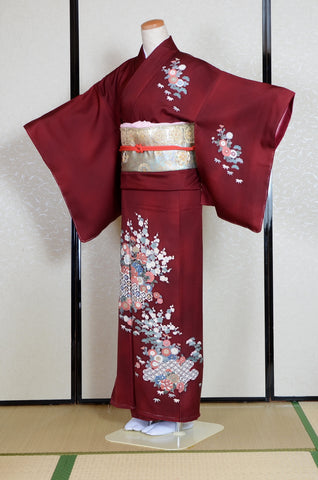 Japanese kimono. kimono for women. kimono female. houmongi kimono. tsukesage kimono.