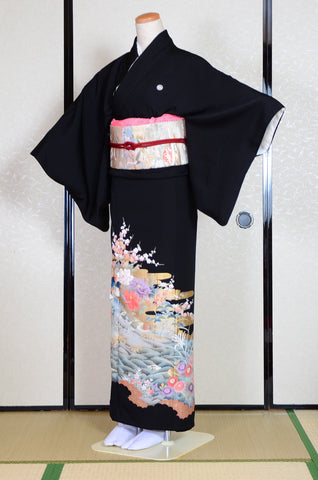 Japanese kimono. kimono for women. kimono female. black formal kimono. 