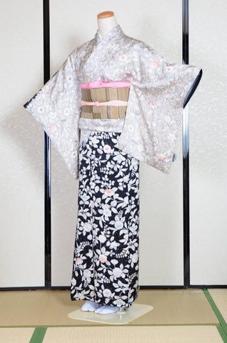 Japanese kimono. kimono for women. kimono female. houmongi kimono. tsukesage kimono.