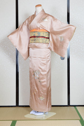 Japanese kimono. kimono for women. kimono female. houmongi kimono. tsukesage kimono.