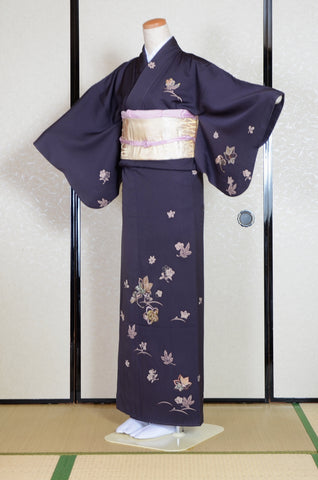 Japanese kimono. kimono for women. kimono female. houmongi kimono. tsukesage kimono.