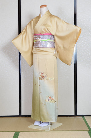 Japanese kimono. kimono for women. kimono female. houmongi kimono. tsukesage kimono.