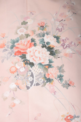 Japanese kimono. kimono for women. kimono female. houmongi kimono. tsukesage kimono.