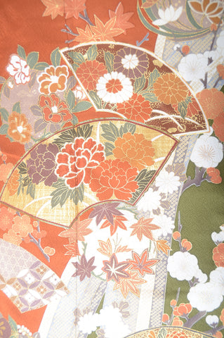 Furisode kimono. Long sleeved kimono. Japanese kimono. maiko kimono. geisha kimono.