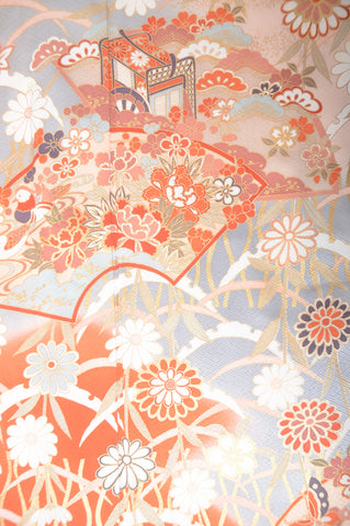 Furisode kimono. Long sleeved kimono. Japanese kimono. maiko kimono. geisha kimono.