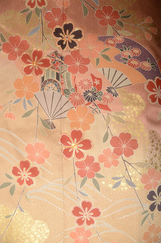 Japanese kimono. kimono for women. kimono female. houmongi kimono. tsukesage kimono.