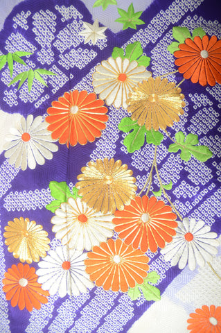 Furisode kimono. Long sleeved kimono. Japanese kimono. maiko kimono. geisha kimono.