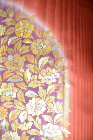 Furisode kimono. Long sleeved kimono. Japanese kimono. maiko kimono. geisha kimono.