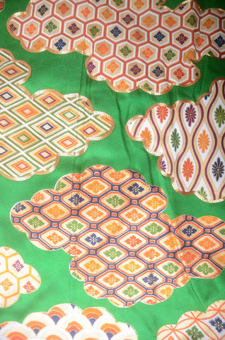 Furisode kimono. Long sleeved kimono. Japanese kimono. maiko kimono. geisha kimono.