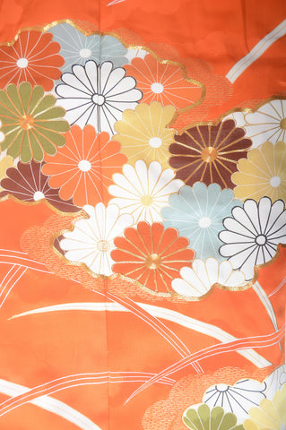 Furisode kimono. Long sleeved kimono. Japanese kimono. maiko kimono. geisha kimono.