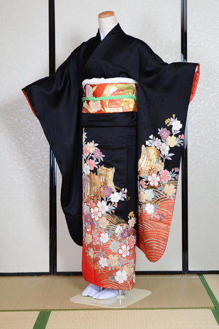 Furisode kimono. Long sleeved kimono. Japanese kimono. maiko kimono. geisha kimono.