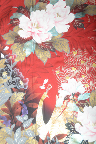 Furisode kimono. Long sleeved kimono. Japanese kimono. maiko kimono. geisha kimono.