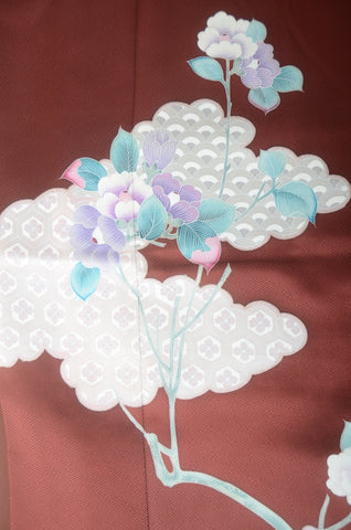 Japanese kimono. kimono for women. kimono female. houmongi kimono. tsukesage kimono.